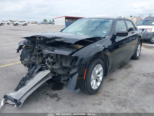 2C3CCAAG9KH758136 Chrysler 300 Touring