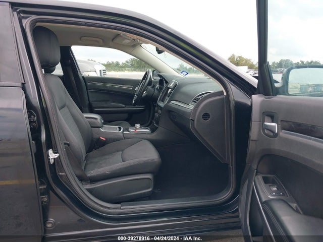 2C3CCAAG9KH758136 Chrysler 300 Touring