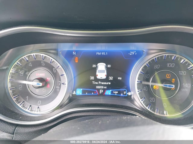 2C3CCAAG9KH758136 Chrysler 300 Touring