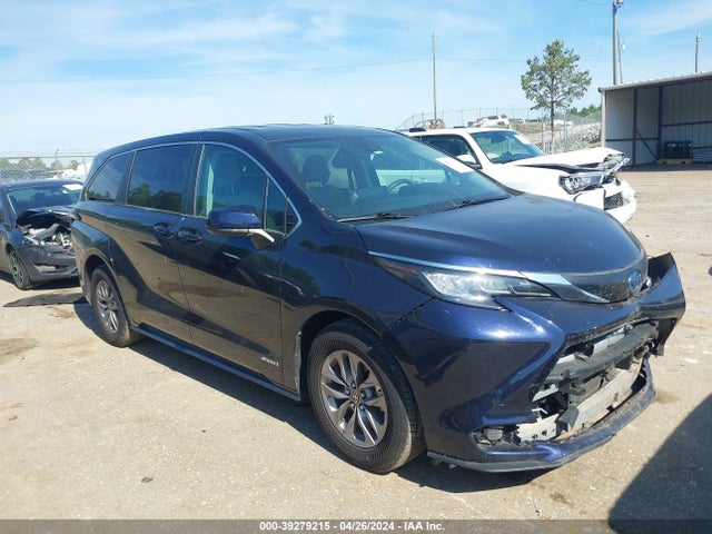 Toyota SIENNA LE 2021 5TDKRKEC4MS008294 Image 1