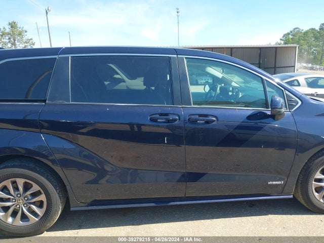 Toyota SIENNA LE 2021 5TDKRKEC4MS008294 Image 13