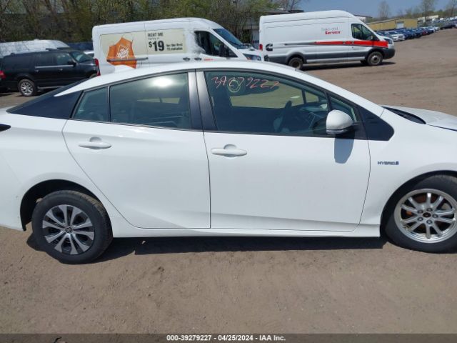 JTDL9MFU4M3027985 Toyota Prius Le Awd-e
