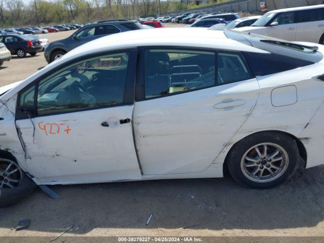 JTDL9MFU4M3027985 Toyota Prius Le Awd-e