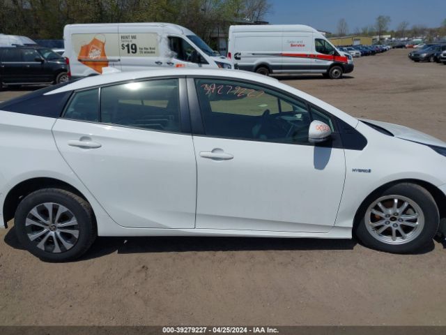 JTDL9MFU4M3027985 Toyota Prius Le Awd-e