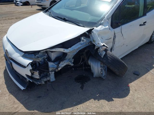 JTDL9MFU4M3027985 Toyota Prius Le Awd-e