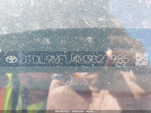 JTDL9MFU4M3027985 Toyota Prius Le Awd-e