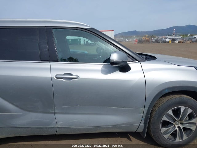 Toyota Highlander Xle 2022 5TDGZRBH6NS567314 Image 13