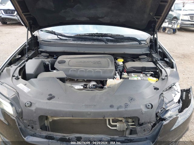 1C4PJLCB6KD325869 Jeep Cherokee Latitude Fwd