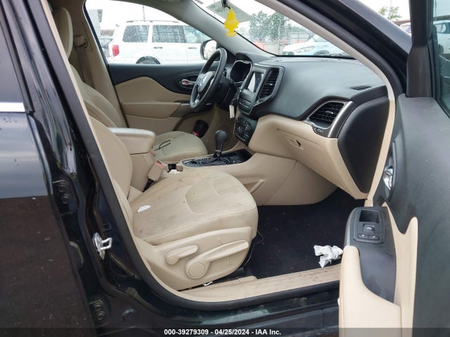 1C4PJLCB6KD325869 Jeep Cherokee Latitude Fwd