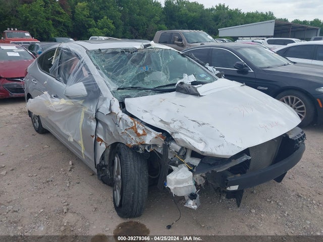 2018 5NPD84LF2JH337324 main image