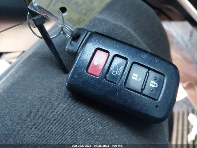 Toyota RAV4 SE 2018 2T3JFREV4JW790430 Image 11