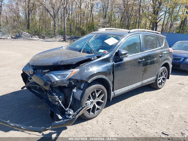 Toyota RAV4 SE 2018 2T3JFREV4JW790430 Image 2