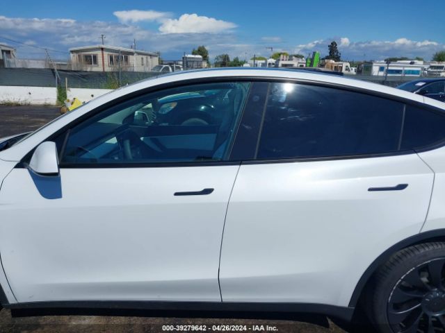 7SAYGDEFXNF490722 Tesla Model Y Performance Dual Motor All-wheel Drive