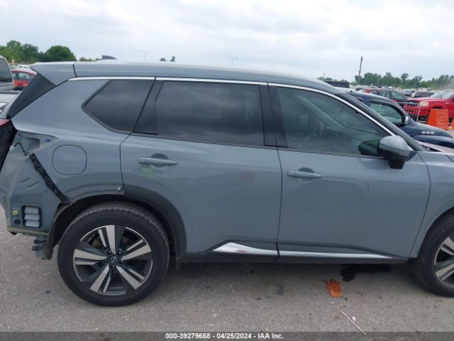JN8BT3DC4NW119197 Nissan Rogue Platinum Fwd