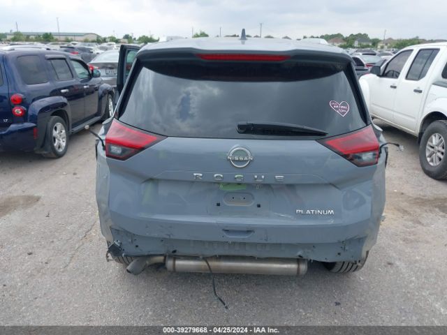 JN8BT3DC4NW119197 Nissan Rogue Platinum Fwd
