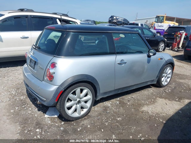 2005 MINI COOPER WMWRC33555TK60677 Photo 3