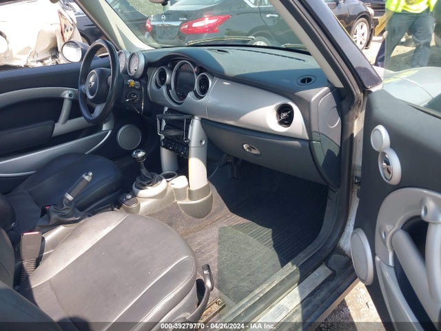 2005 MINI COOPER WMWRC33555TK60677 Photo 4