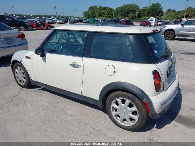 2004 MINI COOPER WMWRC33404TJ58547 Photo 2