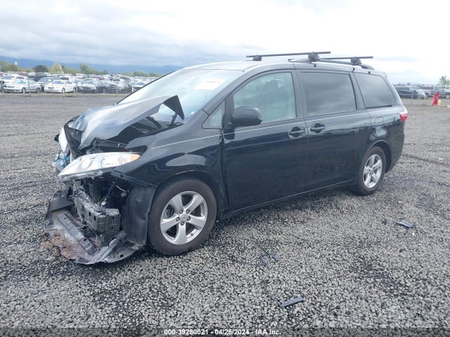 Toyota Sienna Le 8 Passenger 2015 5TDKK3DC3FS657731 Image 2