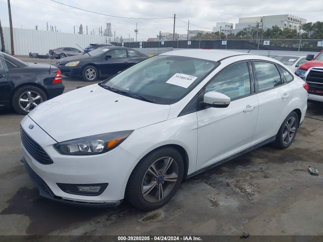Ford FOCUS SE 2017 1FADP3FEXHL260701 Image 2