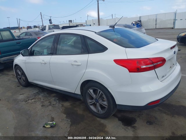 Ford FOCUS SE 2017 1FADP3FEXHL260701 Image 3