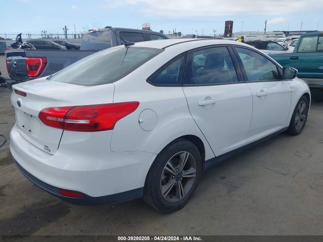 Ford FOCUS SE 2017 1FADP3FEXHL260701 Image 4