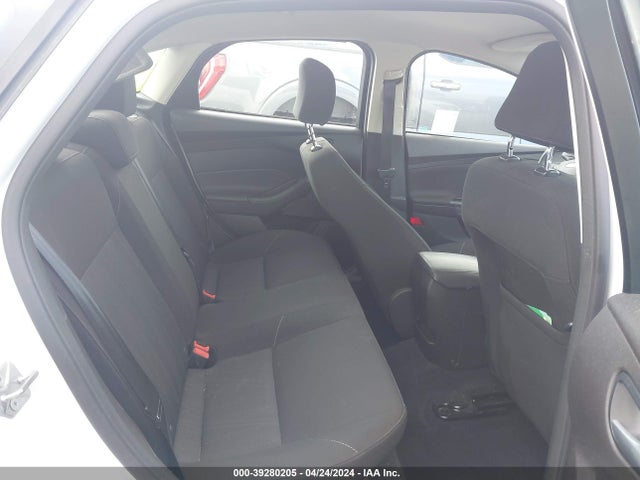 Ford FOCUS SE 2017 1FADP3FEXHL260701 Image 8