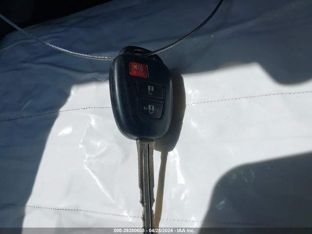 Toyota RAV4 LE 2018 JTMZFREV2JJ181807 Image 11