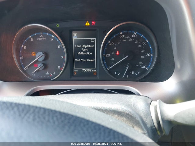 Toyota RAV4 LE 2018 JTMZFREV2JJ181807 Image 7