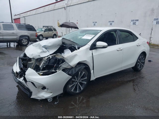 Toyota COROLLA SE 2018 5YFBURHE5JP795331 Image 2