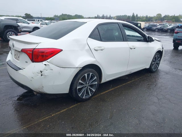 Toyota COROLLA SE 2018 5YFBURHE5JP795331 Image 4
