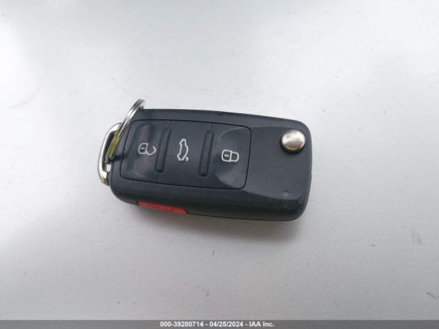 1VWAT7A30FC104540 Volkswagen Passat 1.8t Limited Edition