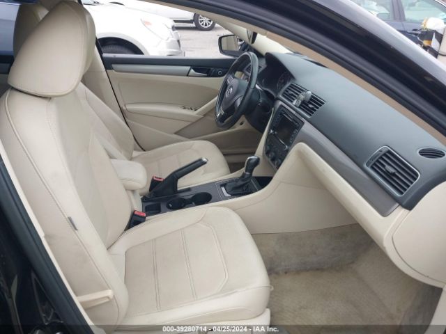 1VWAT7A30FC104540 Volkswagen Passat 1.8t Limited Edition