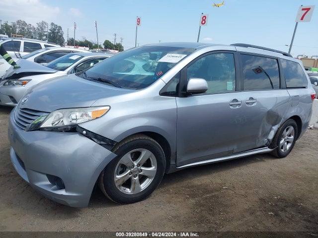 Toyota Sienna Le 8 Passenger 2015 5TDKK3DC9FS667759 Image 2