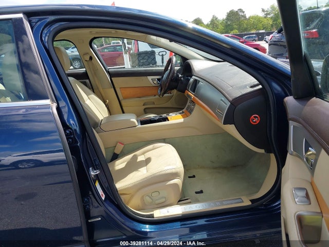 2010 JAGUAR XF SAJWA0FA4AHR59235 Photo 4