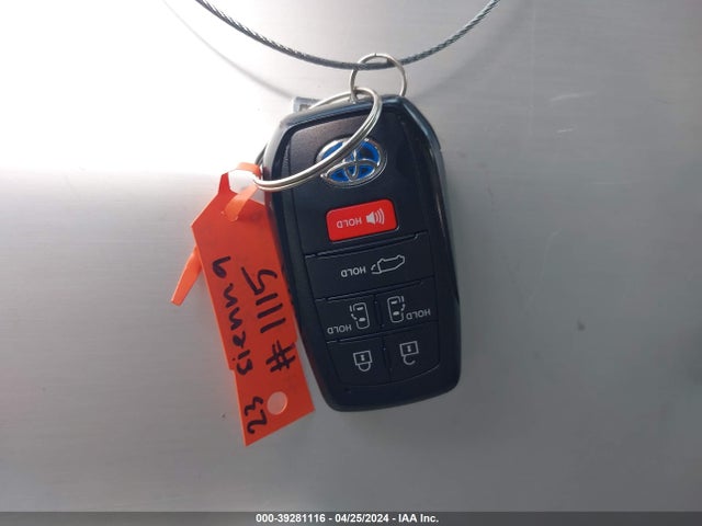 Toyota SIENNA XLE 2023 5TDJSKFC0PS087630 Image 11