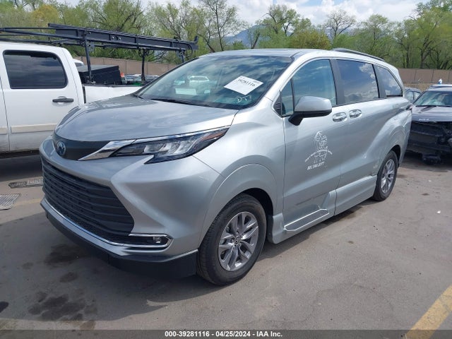 Toyota SIENNA XLE 2023 5TDJSKFC0PS087630 Image 2
