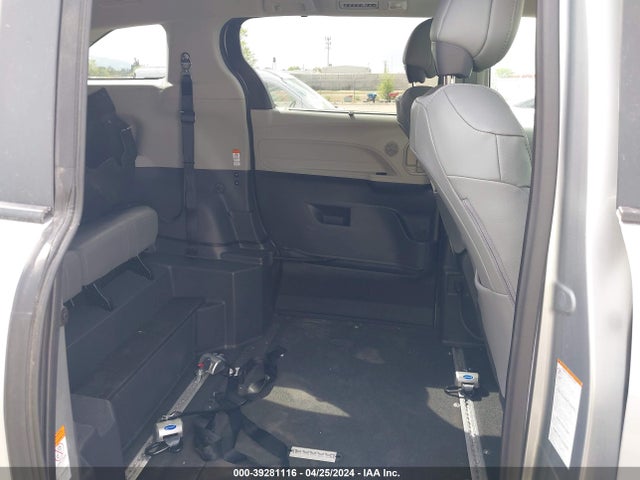 Toyota SIENNA XLE 2023 5TDJSKFC0PS087630 Image 8