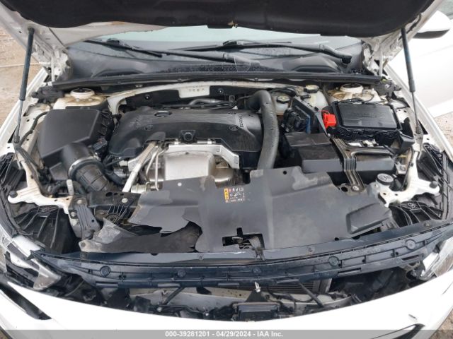 W04GV8SX4J1134511 Buick Regal Tourx Essence