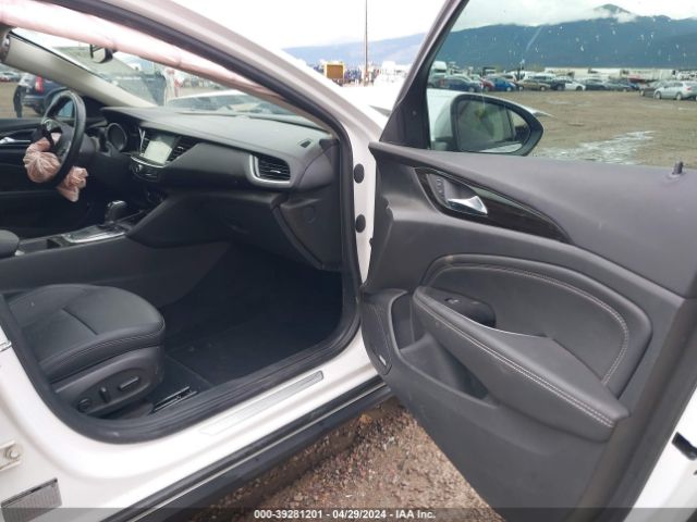 W04GV8SX4J1134511 Buick Regal Tourx Essence
