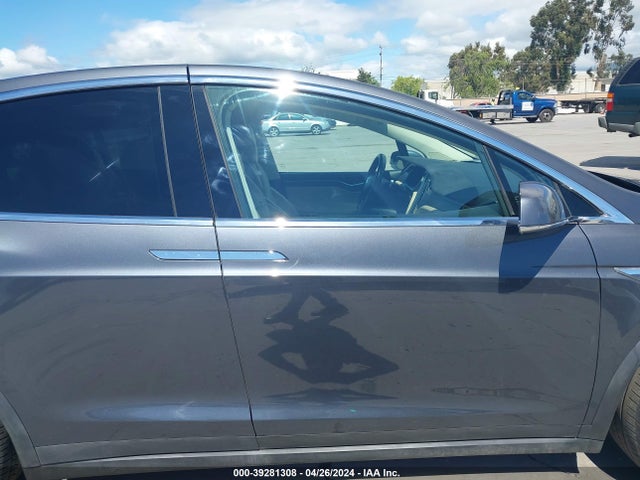 Tesla Model X 60d/70d/75d/90d 2016 5YJXCAE24GF001525 Image 13