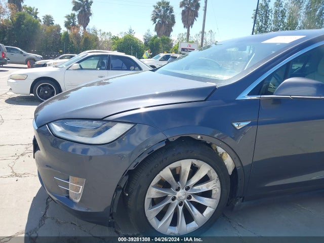 Tesla Model X 60d/70d/75d/90d 2016 5YJXCAE24GF001525 Image 6