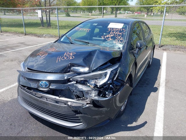 Toyota Corolla Hybrid Le 2024 JTDBCMFE2R3040053 Image 2