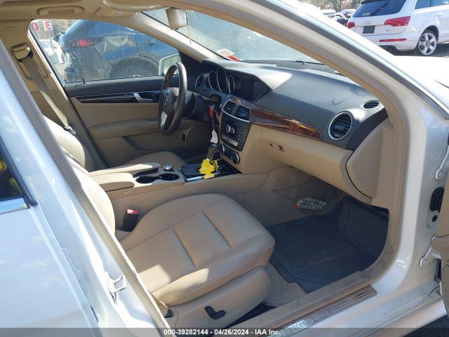 WDDGF8AB1EG180735 Mercedes-Benz C 300 Luxury 4matic/sport 4matic
