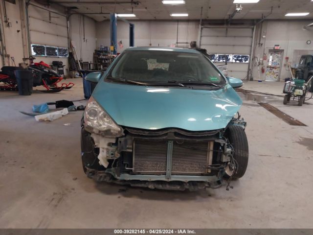 JTDKDTB30E1074588 Toyota Prius C Four