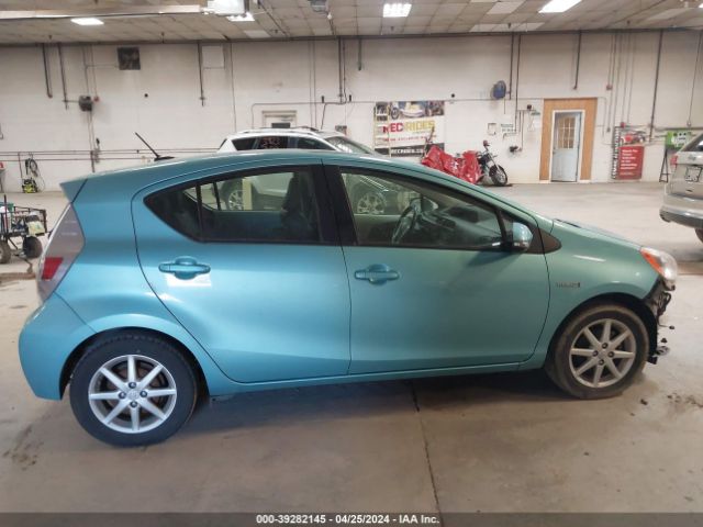 JTDKDTB30E1074588 Toyota Prius C Four