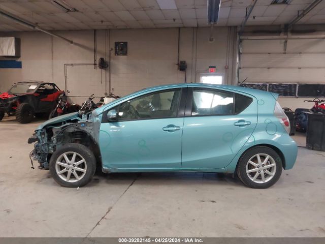 JTDKDTB30E1074588 Toyota Prius C Four
