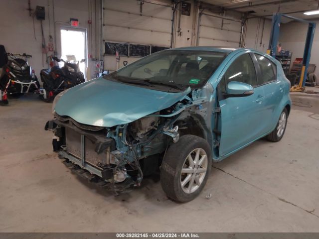 JTDKDTB30E1074588 Toyota Prius C Four