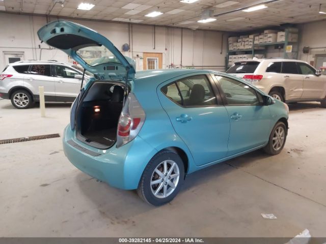 JTDKDTB30E1074588 Toyota Prius C Four