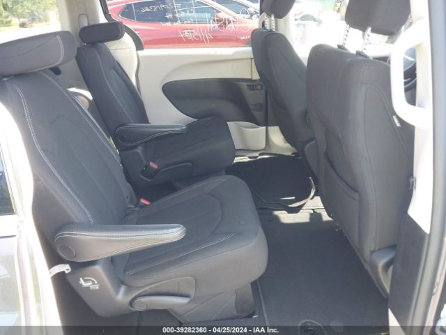 2C4RC1CG7NR226627 Chrysler Voyager Lx